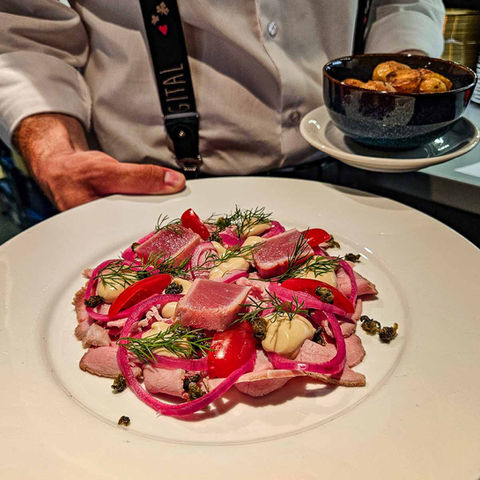 Vitello tonnato mit kurzgebratenem Thunfisch