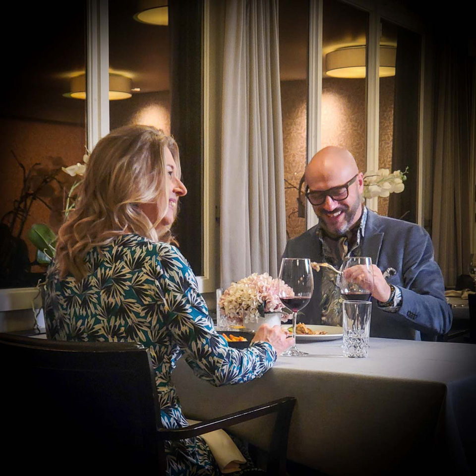 Pärchen dinierend im schönen Ambiente, Hotel Restaurant Guggital, Zug