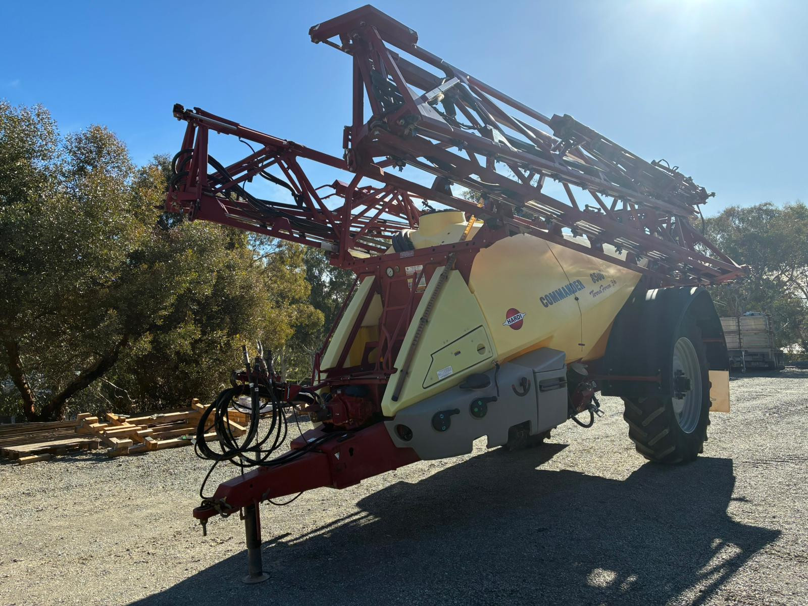 Hardi 2011 Commander 8536