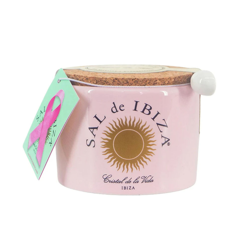 Pinke emaille-Dose mit Sal de Ibiza mit Rosenblättern und Rosenöl