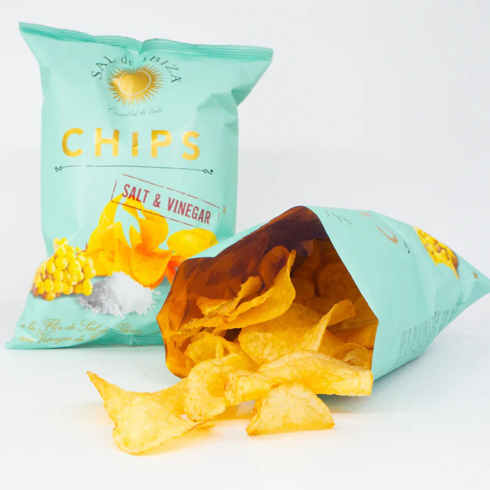 Chips mit Salz- und Essiggeschmack von Sal de Ibiza in türkisfarbener Tüte