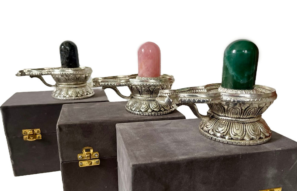 Шивалингам в бархатном футляре