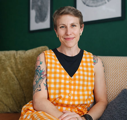 Dr Emma Headley portrait_edited.jpg