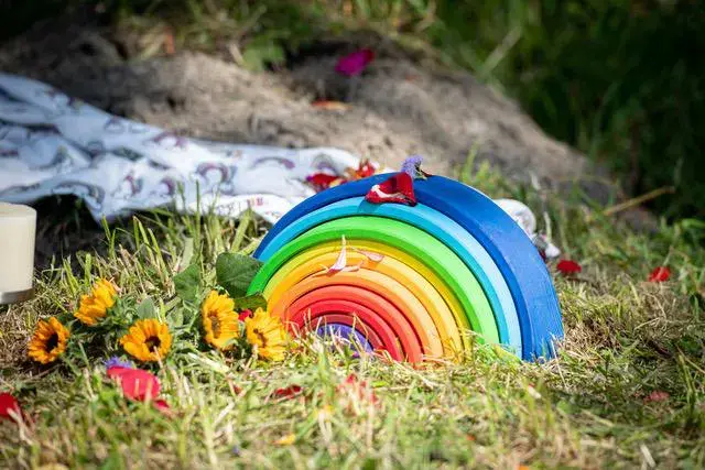 Wie weitermachen, wenn das Schlimmste eintritt? Ein Gespräch mit einer Trauerbegleiterin und zwei Eltern, die vor einem halben Jahr ihre Tochter verloren haben.