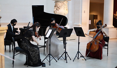 Jiahao Han in the Metropolitan Museum with his Chausson Piano Quartet