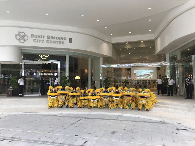 lion dances at bukit bintang city centre
