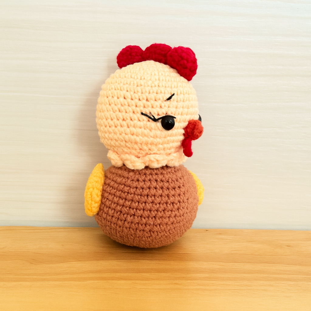 Handmade Crochet Chicken Plush Toy – 10x15cm Cute Amigurumi Hen Decoration