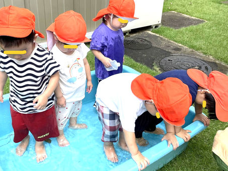 足だけって言ったのに・・・全身ずぶ濡れでご機嫌!