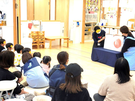 地域の親子の方3組6名が参加して、くまボラさんの絵本の読み聞かせで園児と交流しました