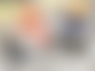 公園のベンチでゴーカートごっこ。いくら頑張っても差が縮まりません!