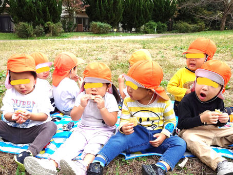 おしゃら探検隊、遠足ごっこでおやつと秋の自然を堪能!