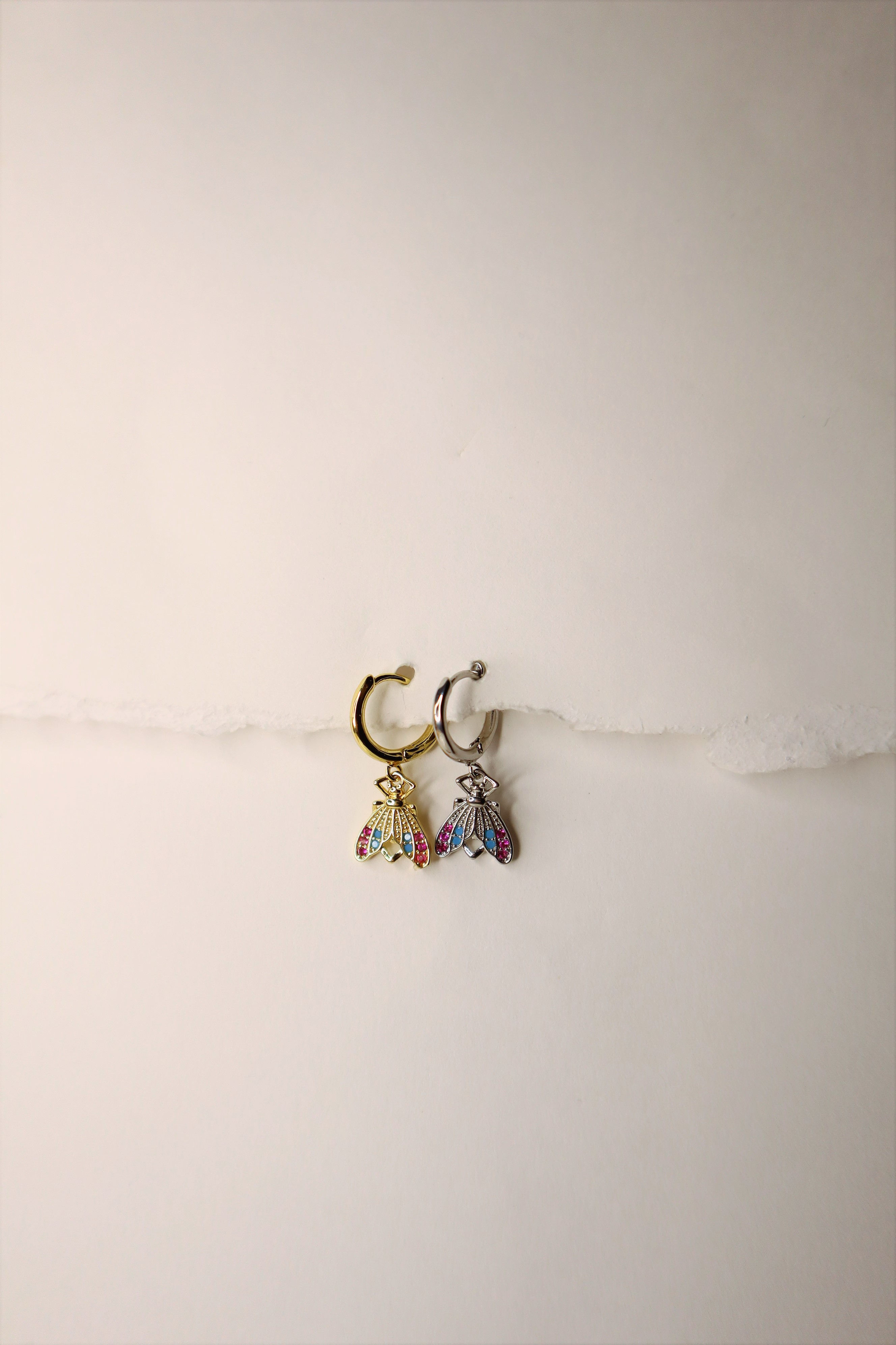 Hoop insetto alato glitter fucsia e azzurri