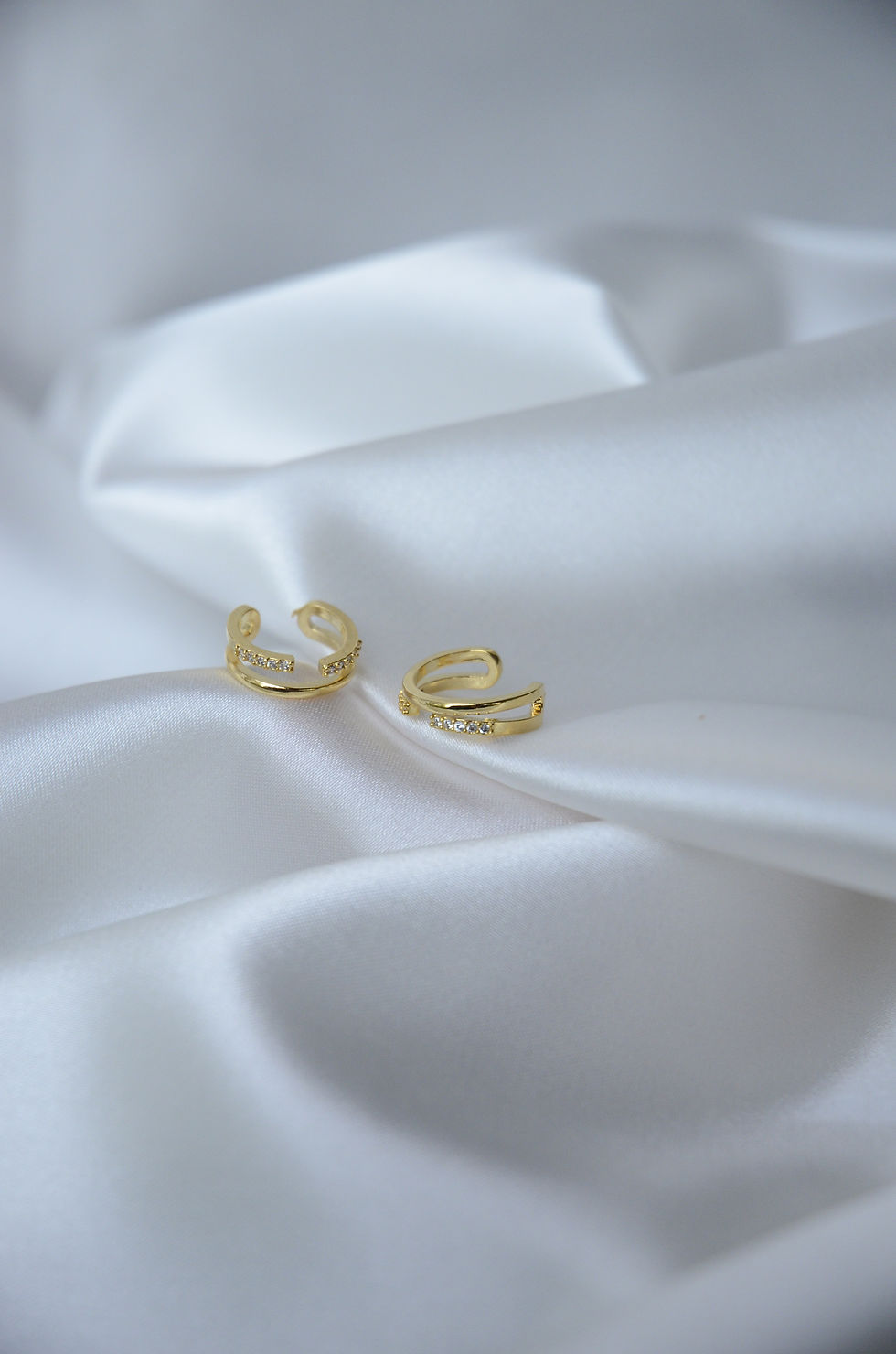 Miniatura: Earcuff con doppio filo e strass