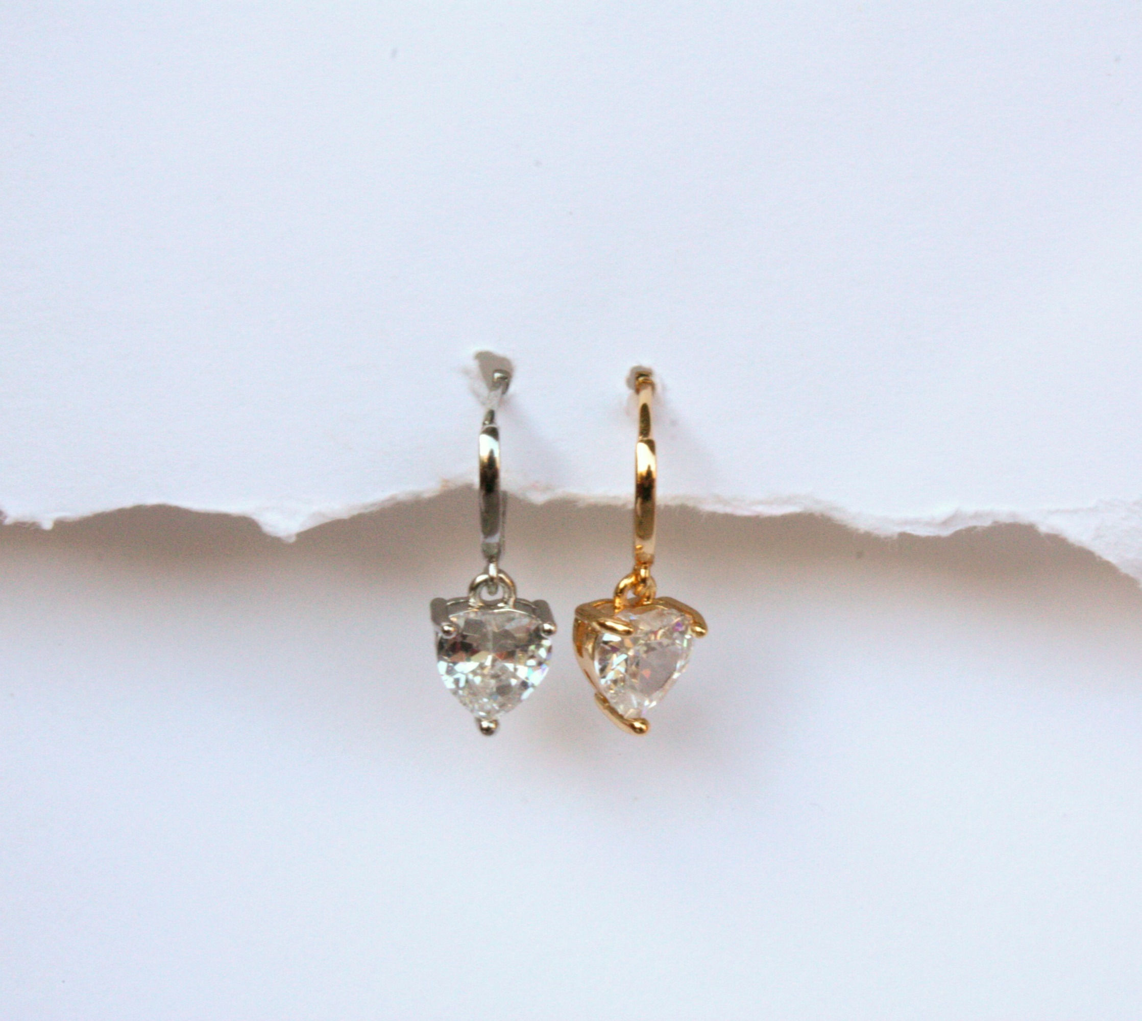 Hoop con zircone a forma di cuore grande