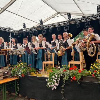 Klangvoller Frühschoppen beim Zeltfest der FF-Ebersegg