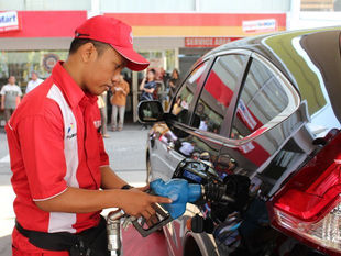 Pertamina Menurunkan Harga Pertamax! Ini Alasannya!!