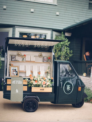 A cute mobile flower shop for the wedding.