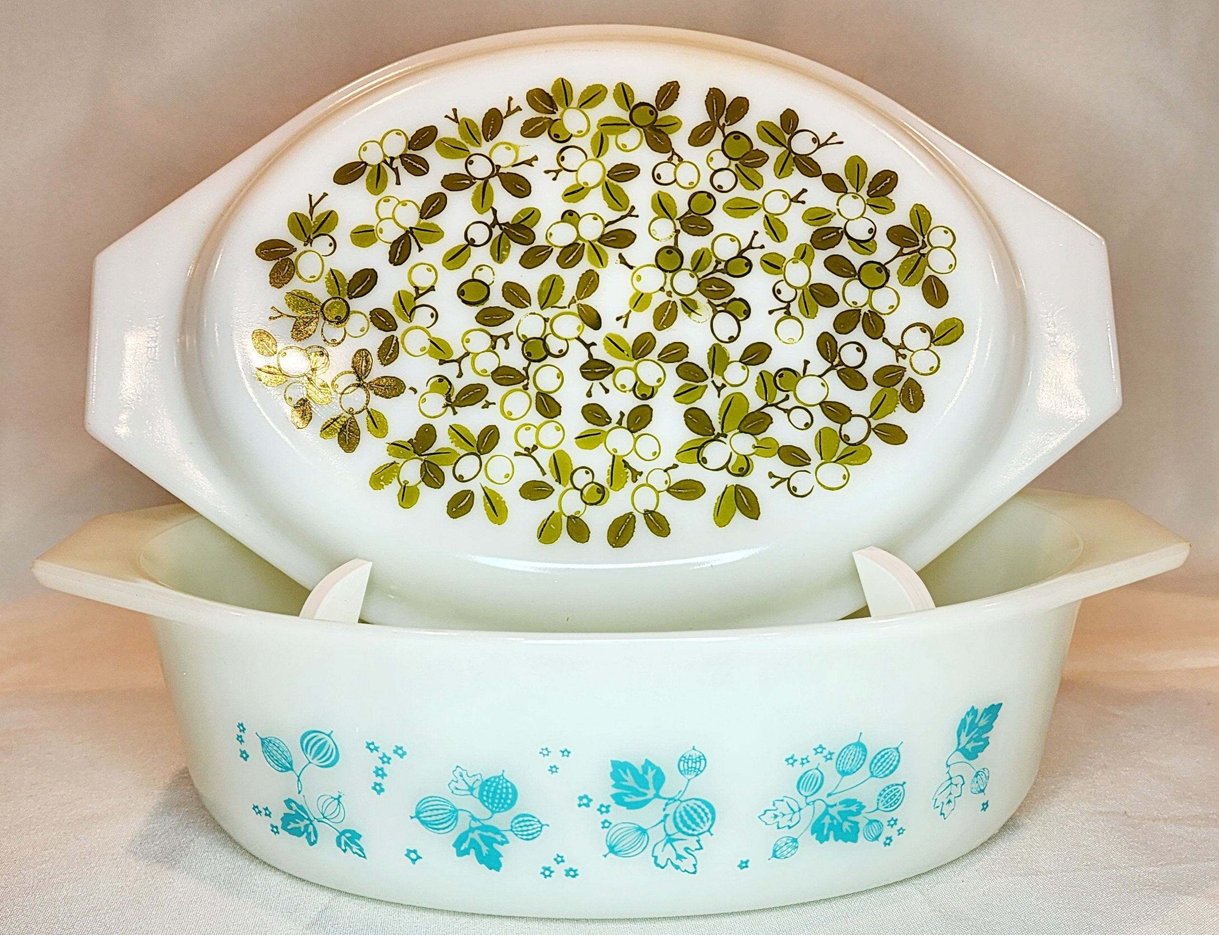 045 Large Pyrex Casserole Dish Lid Stand