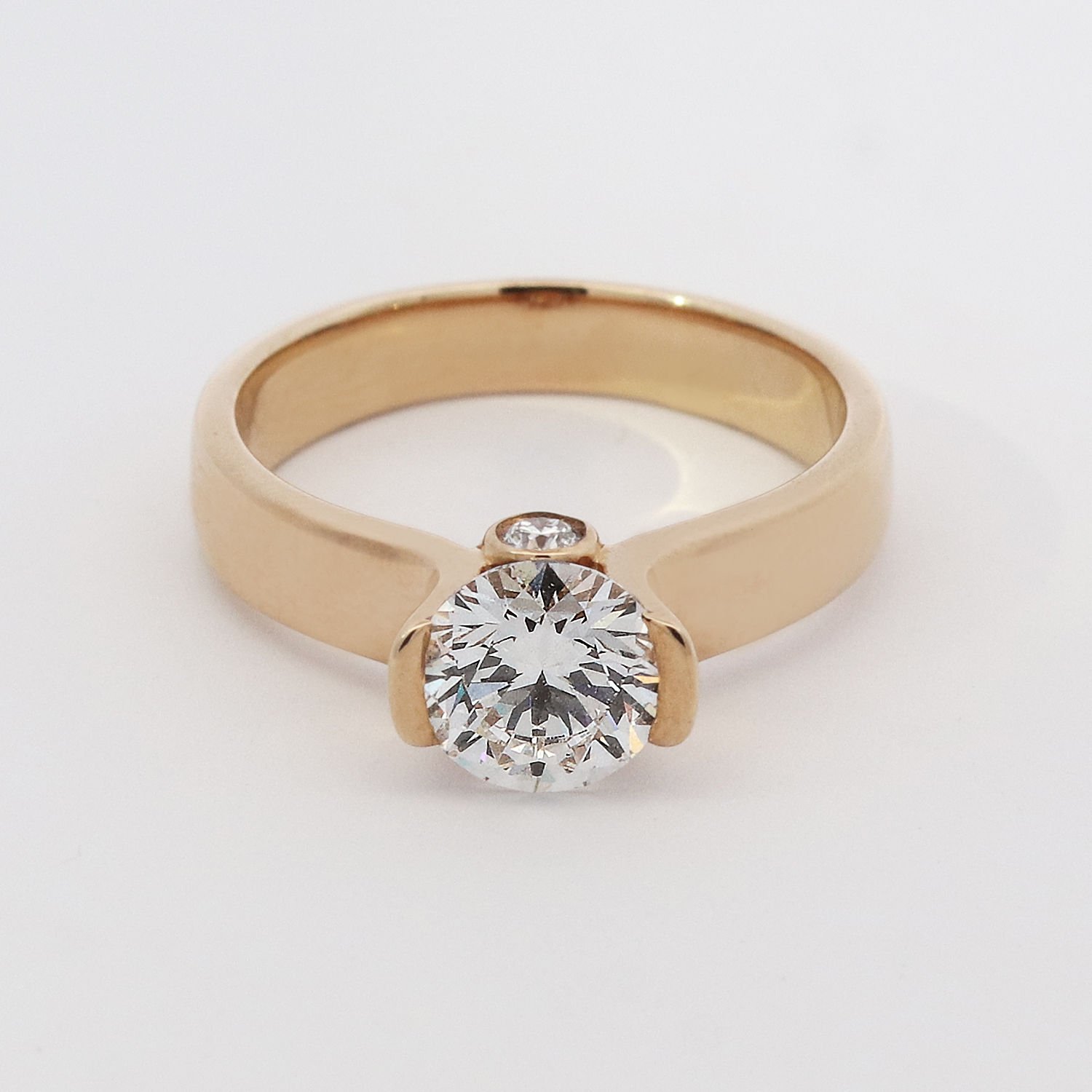 Round Bezel