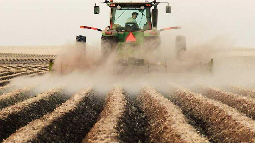 Miniatura: Agricultural Machinery – Tractors in Operation
