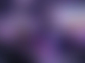 Alunos utilizando óculos de realidade virtual em sala de aula imersiva com tecnologia educacional