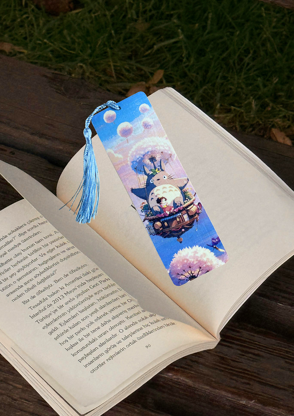 Miniature : Marque page Totoro  Plonge dans ton livre préféré accompagné de Totoro, gardien bienveillant des forêts et des rêves 🌿 Ce ma