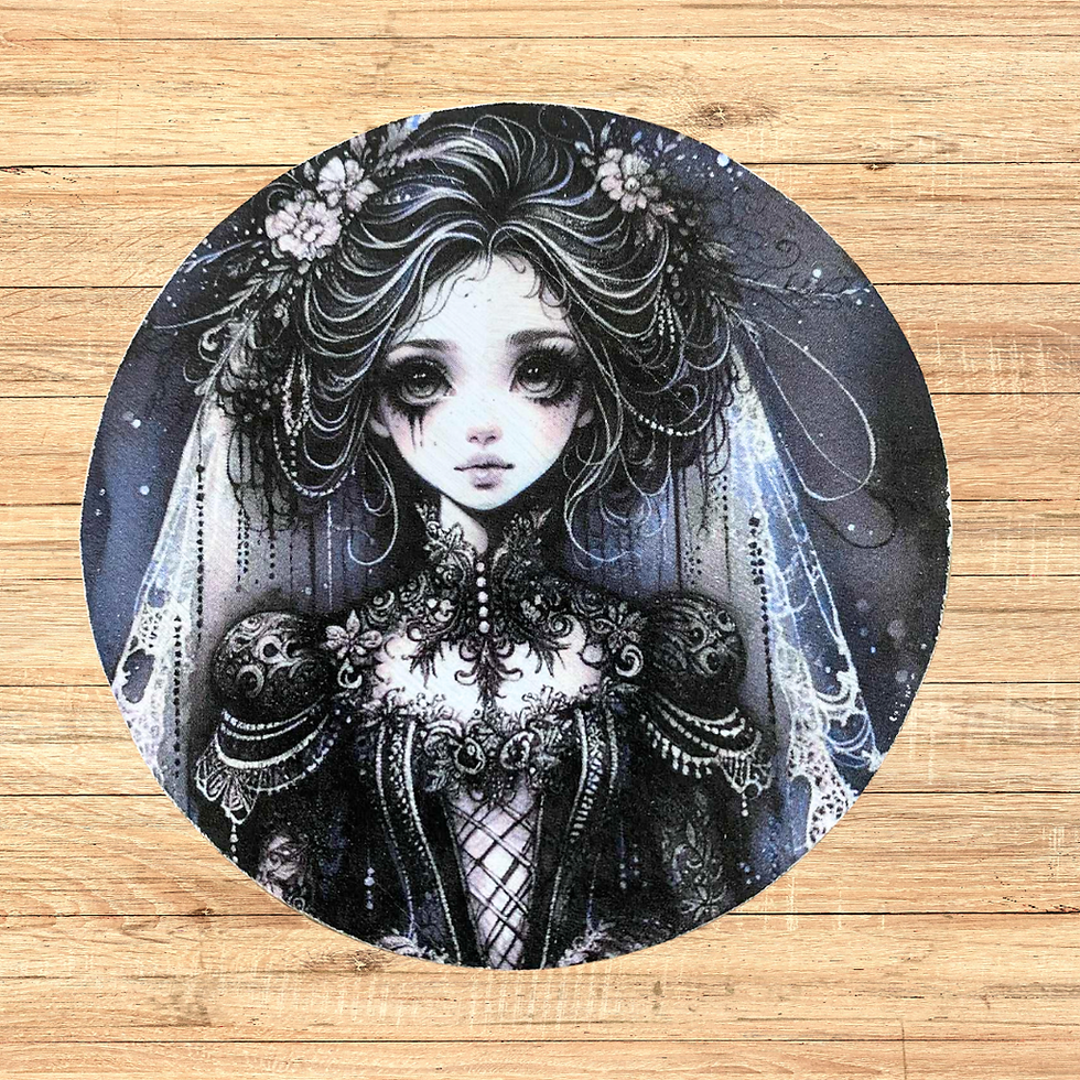 Miniature : Dessous verre fille gothique  Elle a pleuré une fois… depuis, elle juge ton café. ☕🖤  Maquillage impeccable, robe digne d’un