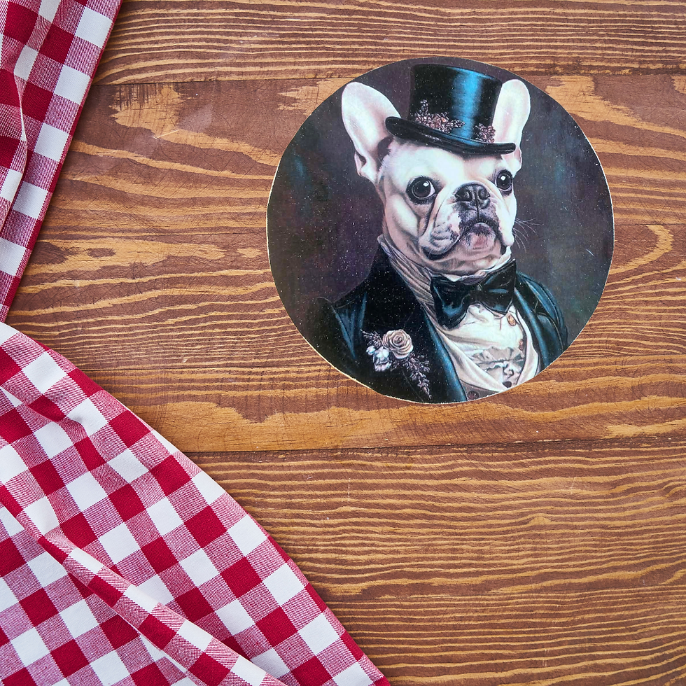 Miniature : Dessous verre Bouledogue  Mesdames et messieurs… veuillez accueillir Sir Bouledogue Premier !  Toujours tiré à quatre épingle