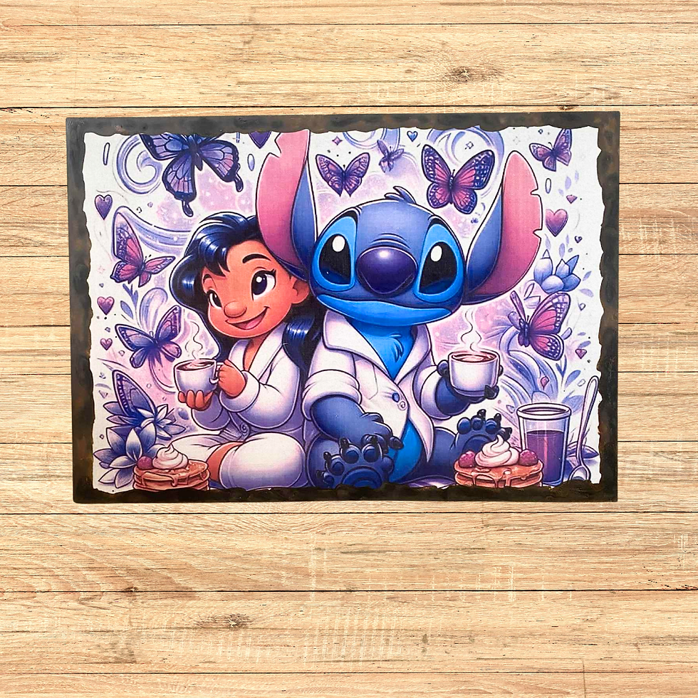 Miniature : Tableau Stitch  🌺 Lilo & Stitch en mode chill total ! Parce qu’il n’y a rien de mieux qu’un bon café entre amis pour refaire