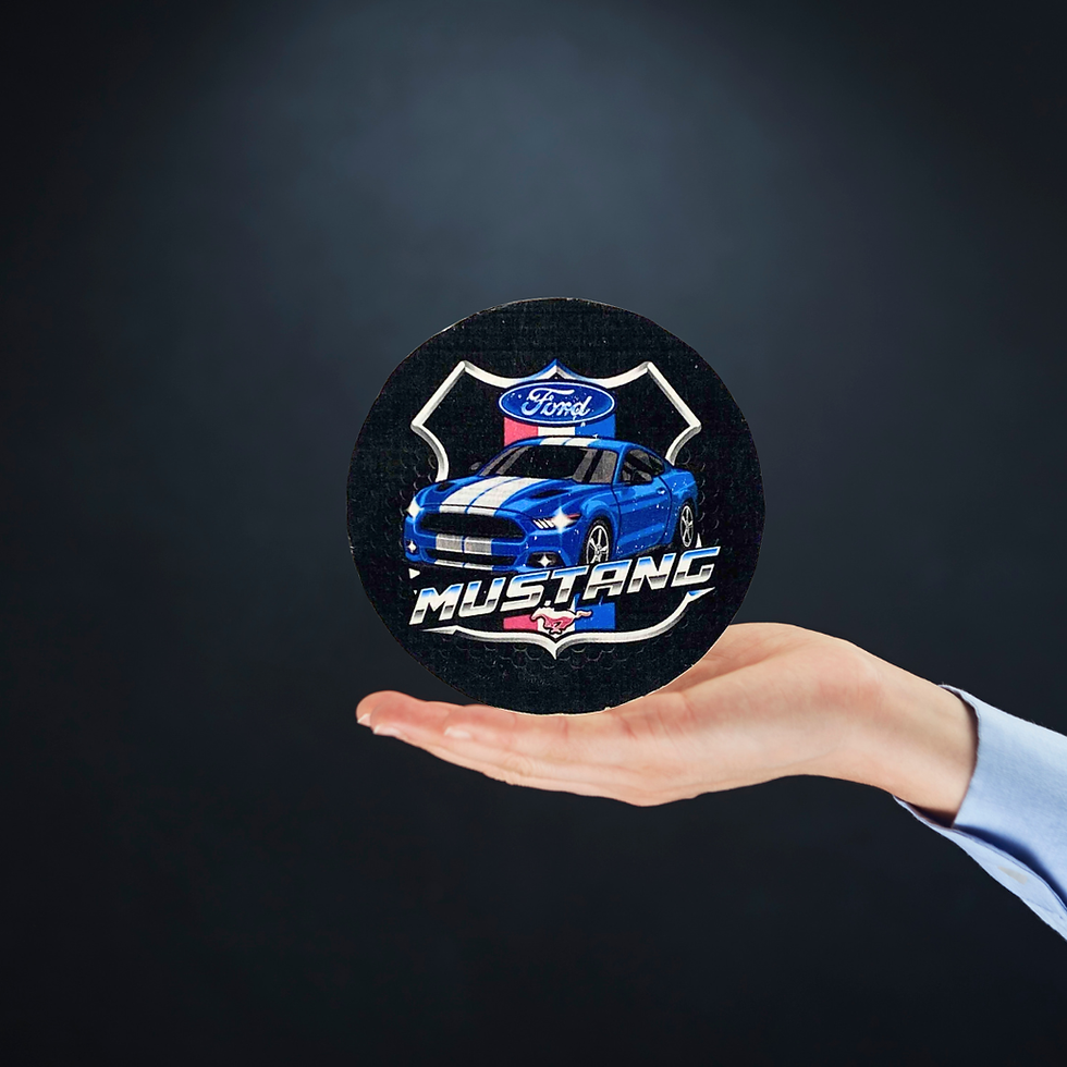Miniature : Dessous verre Mustang  Attention… ça ne fait pas de bruit de moteur, mais presque ! 😏  Voici le dessous de verre parfait pou