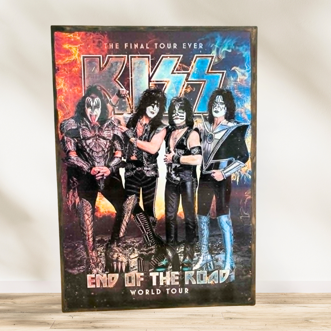 Tableau Kiss 🎸🔥 Prêt à faire entrer un peu de légende du rock dans votre déco ? 🔥🎸 Avec ce tableau façon plaque émaillé