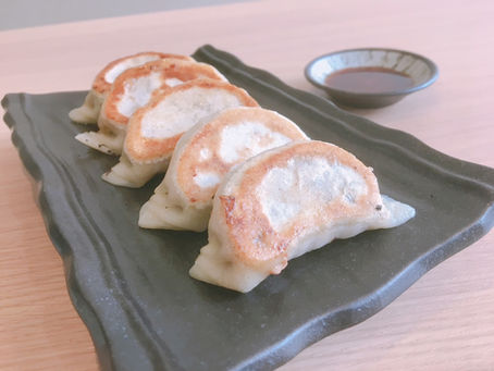 肉汁あふれる!肉とニラがガツンと旨い、グルペットの手作り餃子🥟