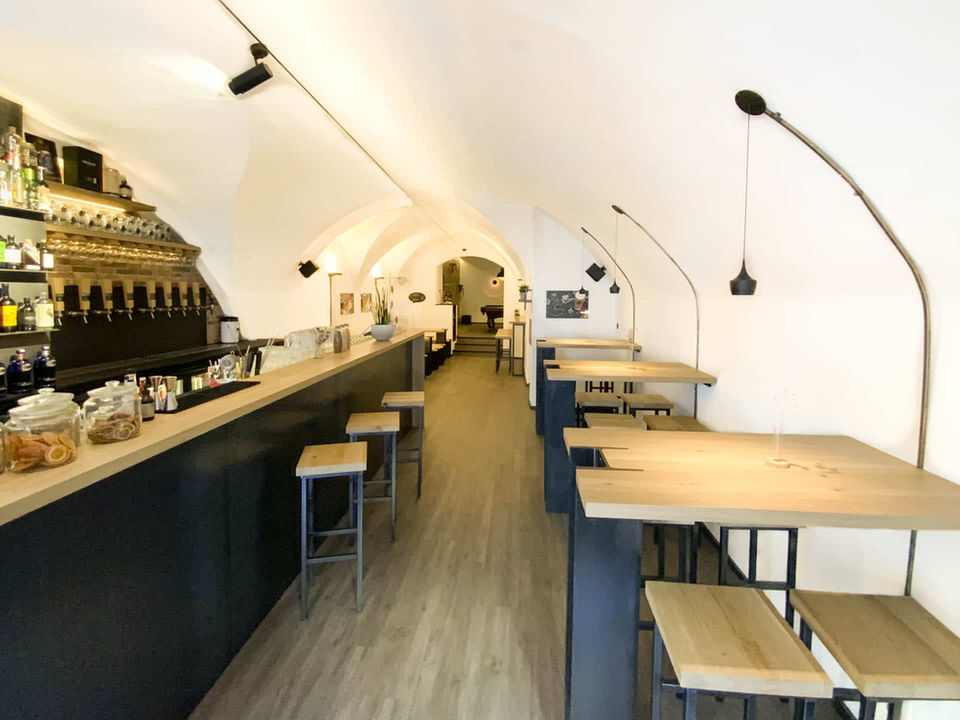 Bar-Einrichtung