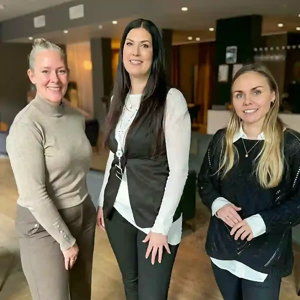 Helene Austbø i Blizbi, Iselinn Leikvoll i hotellkjeden Strawberry og prosjektleiar Nathalie W. Sande i reiselivsprosjektet Kystens Avstikkere. Foto: Privat