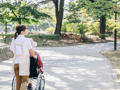 介護施設の入退室管理システムで人手不足を解消！安全性と信頼を高める対策