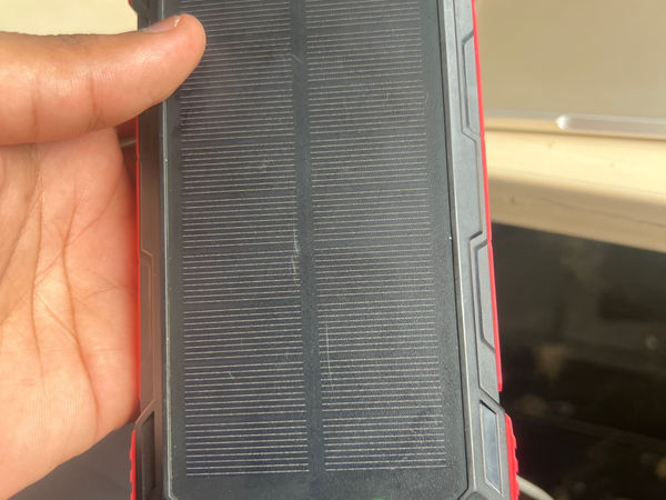 Batterie externe solaire robuste