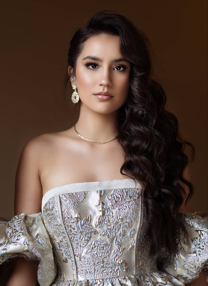 Hawaii McLaughlin Tells Us All About Herself