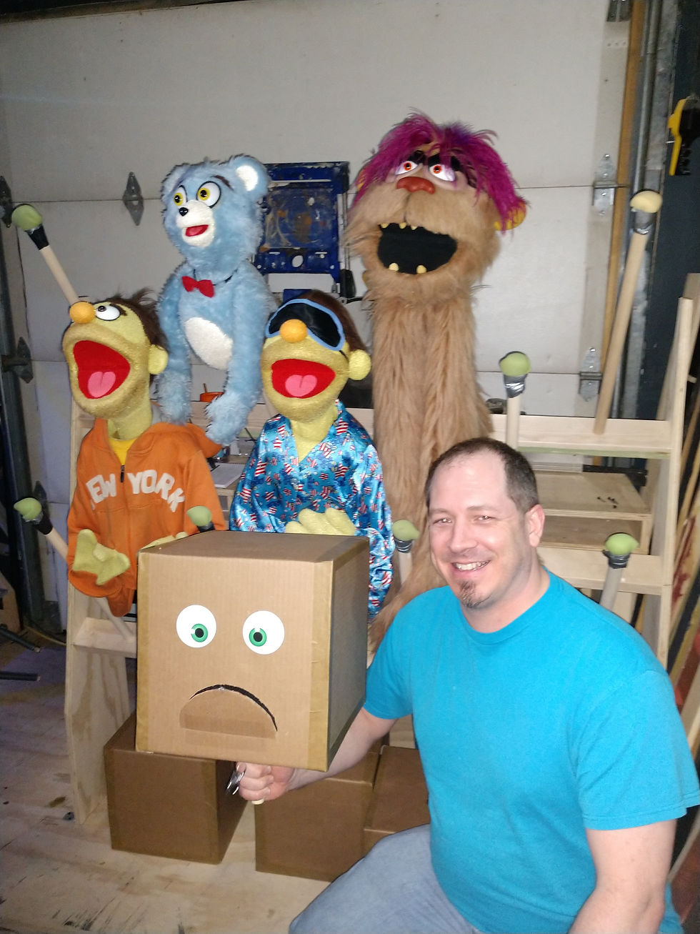 Avenue Q - Stephen w his puppet cast