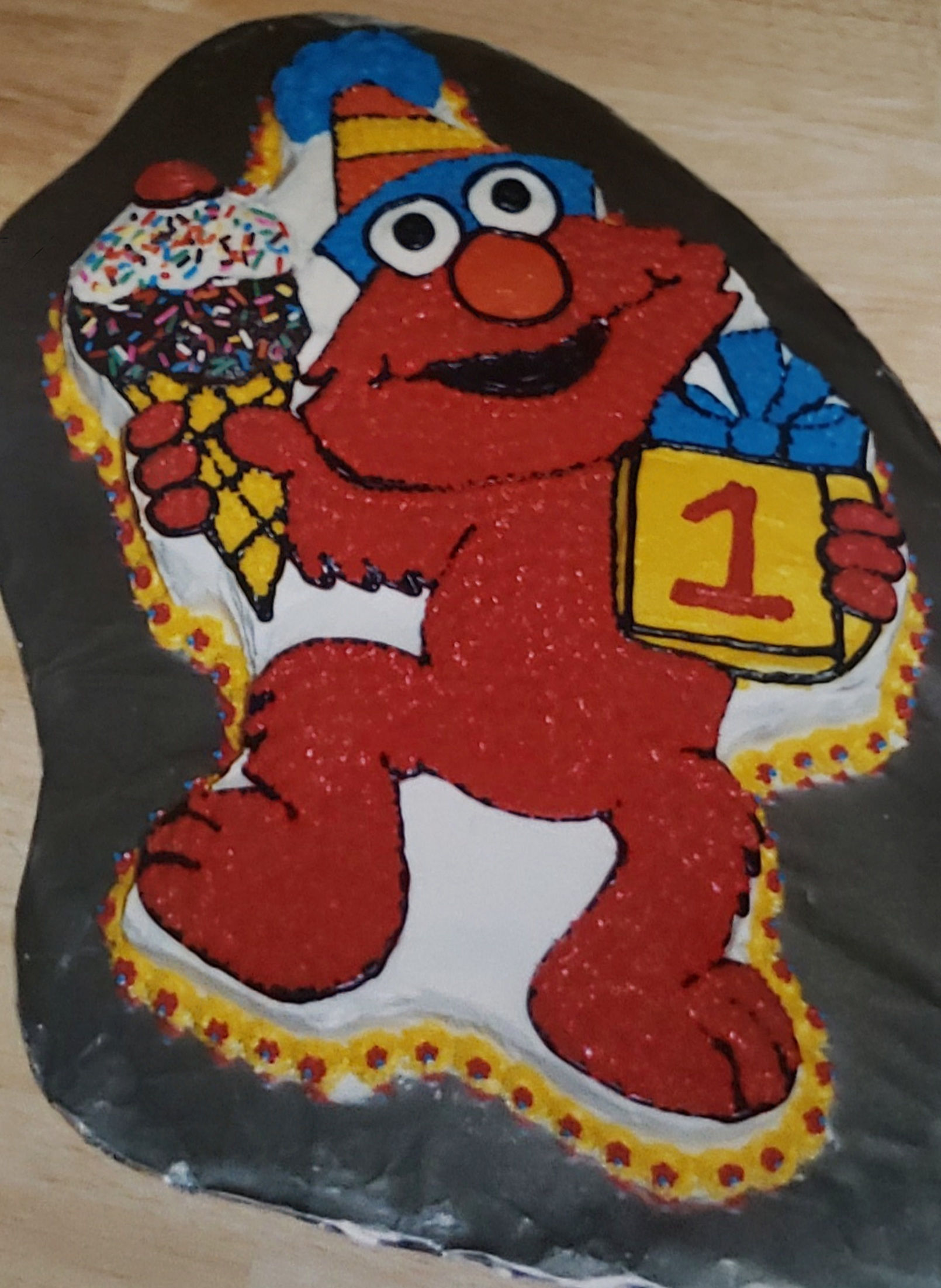 3-D Elmo Cake