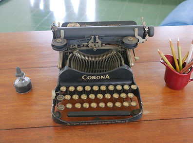 hemingway typewrit3r.jpeg