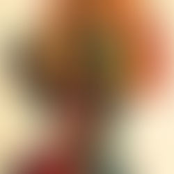 Silhouette de femme contenant des visages et des scènes familiales, symbolisant la mémoire transgénérationnelle et l’impact de l’inconscient familial.