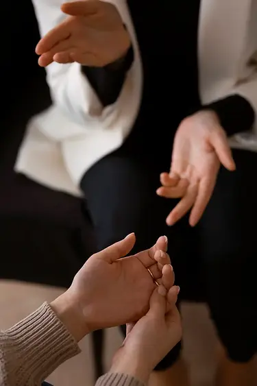 hypnose, hypnothérapeute, hypnose thérapeutique, hypnose Ericksonienne, hypnose humaniste, PNL, programmation neuro-linguistique, thérapie brève, thérapeute, psychothérapie, coaching, développement personnel, psychologie, psy, séance d’hypnose, stress, anxiété, angoisse, phobie, dépression, burn-out, fatigue chronique, confiance en soi, estime de soi, troubles du sommeil, insomnie, traumatismes, blocages émotionnels, gestion des émotions, lâcher-prise, bien-être, relaxation, méditation, sérénité, paix intérieure, addictions, sevrage tabac, arrêt du tabac, alcool, sucre, compulsions alimentaires, dépendance affective, ruminations, TOC, peurs, peurs irrationnelles, auto-sabotage, schémas répétitifs, changement de vie, libération émotionnelle, épanouissement personnel, équilibre de vie, émotions, pleine conscience, coaching de vie, soins énergétiques, thérapie holistique, accompagnement.
