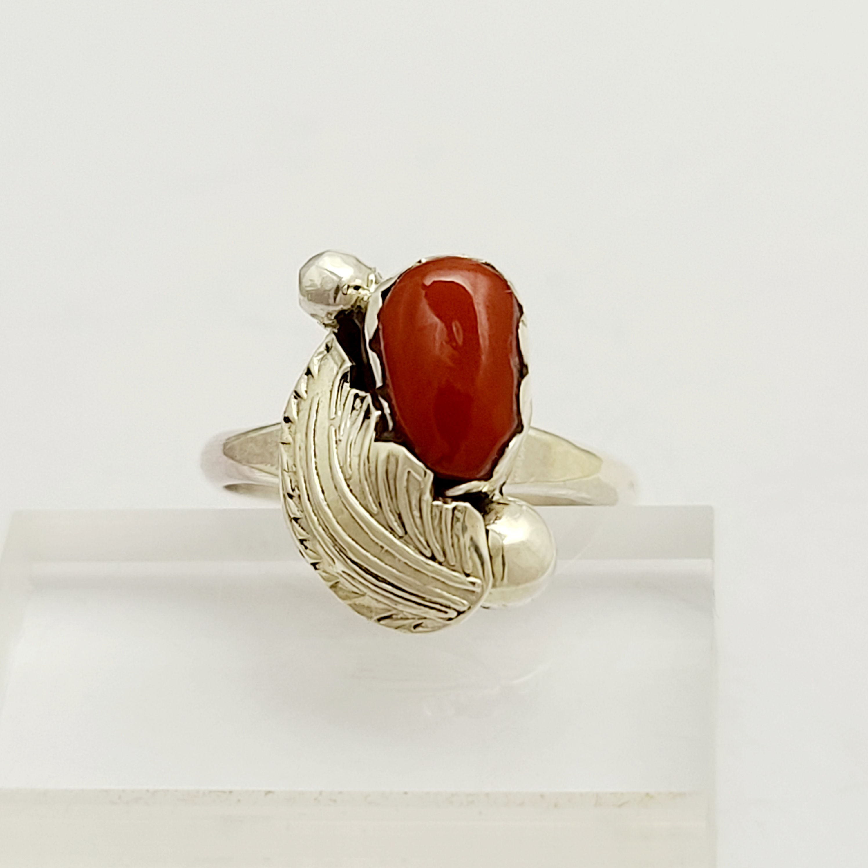 Sz 5 1/2, Simplicio Coral Leaf Ring