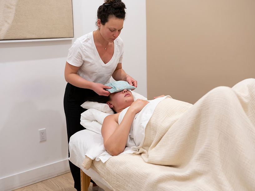 Prenatal physical therapy session with manual treatment for pregnancy pain relief and body support