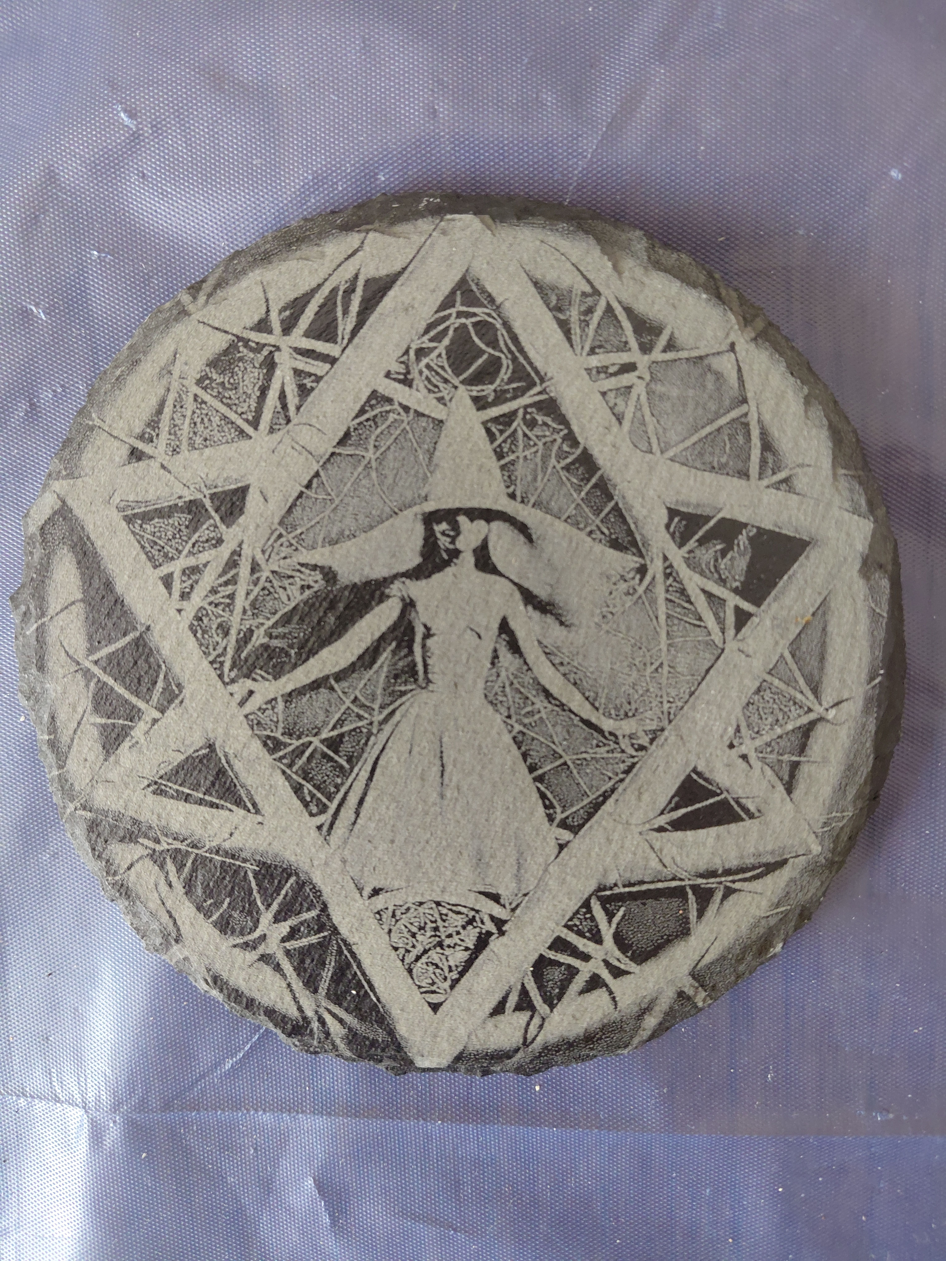 Pentagram witch round slate