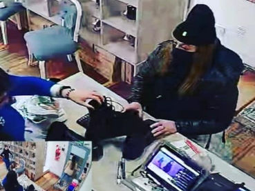 Intento de robo en el centro: “Afuera hay 2 hombres que están armados quieren la plata y tu celular"