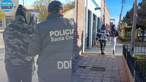 Detienen a pareja por atrocidades contra sus hijos: Reducción a la servidumbre, privación ilegítima de la libertad agravada, lesiones graves y abandono de persona