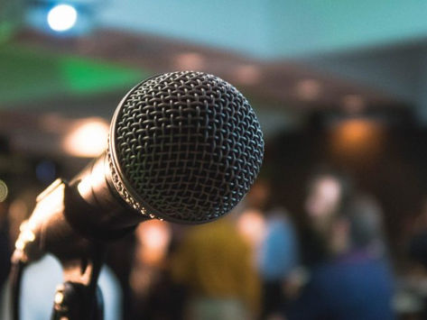 ¿Hablar frente al público te da nervios? - ¡Sigue estos sencillos pasos para lucir como un experto!