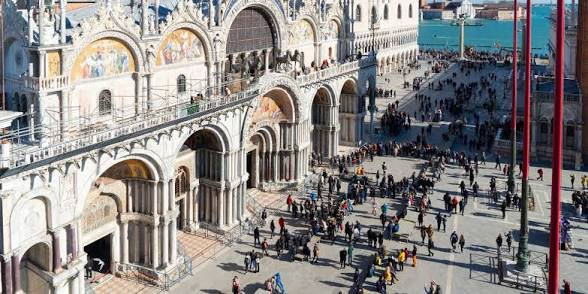 Warm Venetian Welcome: Feeling at Home by the Canal