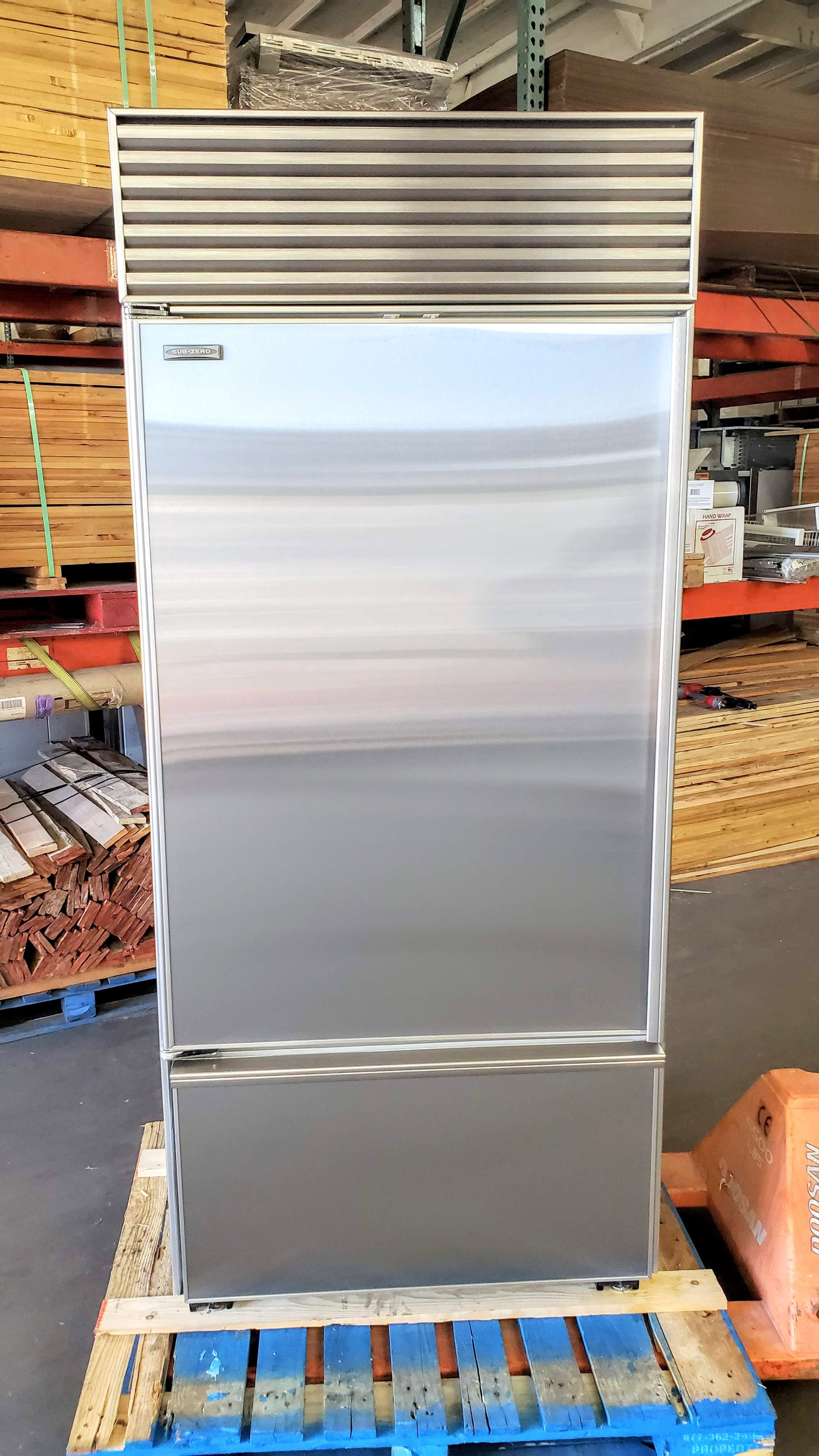 #99 REFURBISHED SUB-ZERO 650 36" STAINLESS BOTTOM FREEZER RIGHT HANDLE